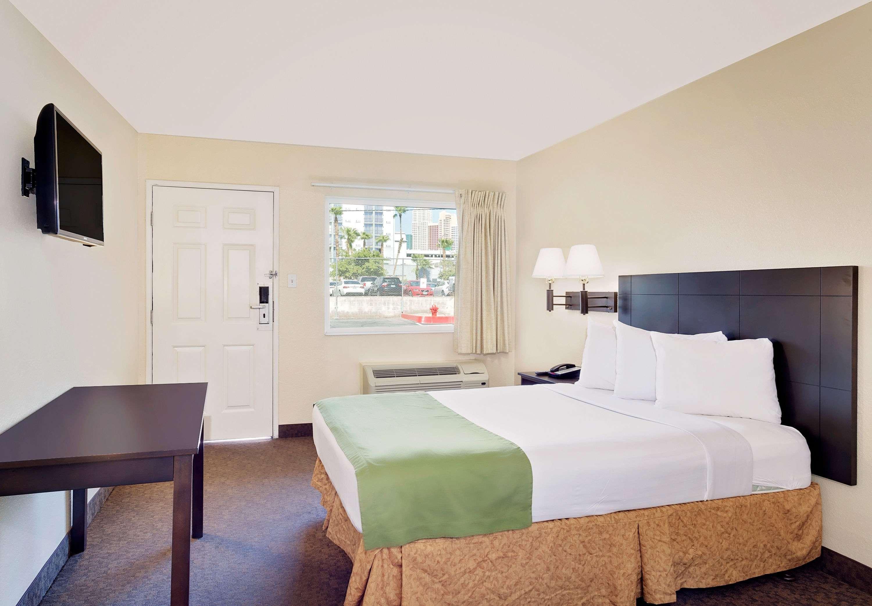Howard Johnson By Wyndham Las Vegas Near The Strip Exterior foto