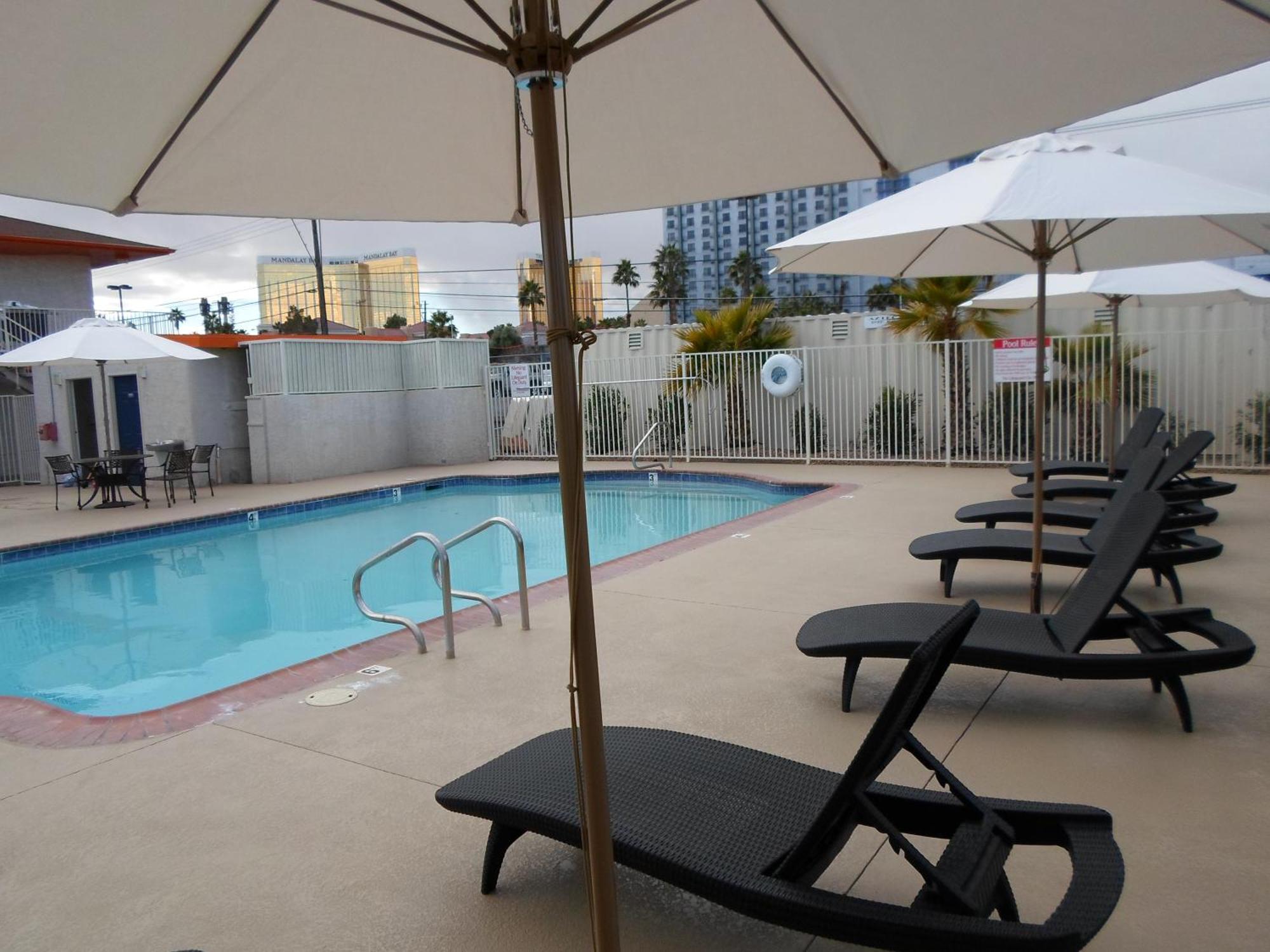 Howard Johnson By Wyndham Las Vegas Near The Strip Exterior foto